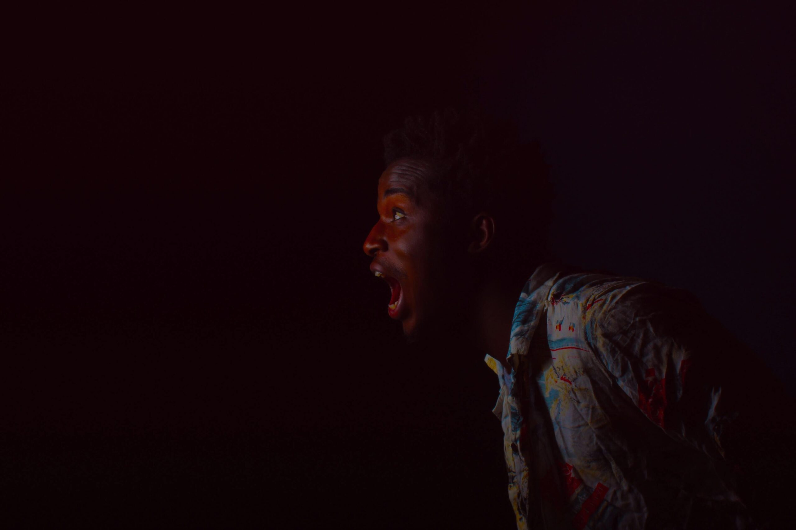 Será que narcisistas cometem suicídio? Entenda os riscos